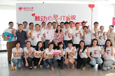 近期，在共青團上海市委員會的指導下，觸動傳媒和上海市血液中心攜手共青團委旗下上海信息化青年人才協會舉行“觸動心靈，為愛舉手”無償獻血系列公益活動