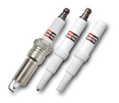 與之前的火花塞設計相比，輝門最新研制的SureFire Plus<br />陶瓷材料能夠承受更高電壓，進而增加缸壓，<br />從而提高發動機性能和燃油效率，同時減少CO2排放量。